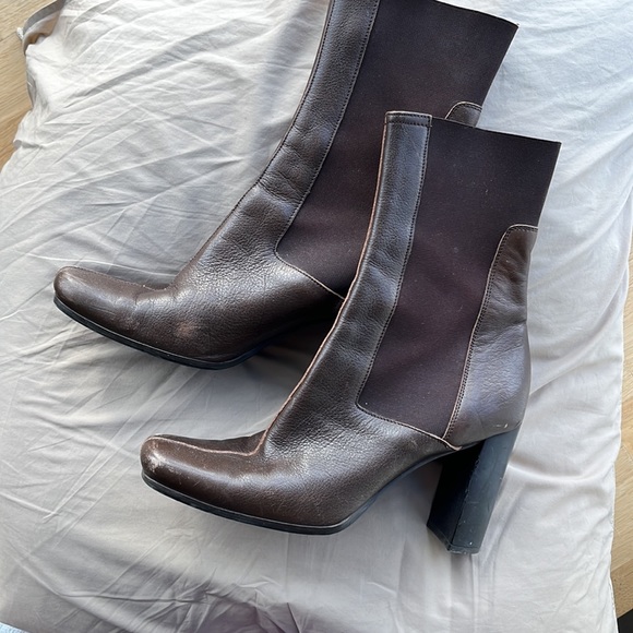 MIU MIU DISTRESSED BROWN LEATHER & PULL ON ELASTIC HEELED CHELSEA BOOTS - Picture 2 of 12